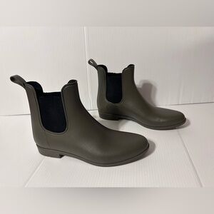 Storm by Cougar olive Chelsea waterproof rain boots women size 11
